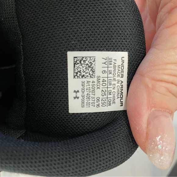 Two pairs me a basketball shoes. SZ 7. Gently worn. Excellent condition. - Picture 3 of 3